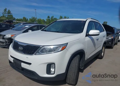 2015 Kia Sorento Lx z USA, uszkodzony, nr VIN 5XYKTCA64FG652689